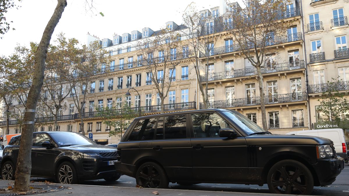 PARIS, FRANCE - NOVEMBER 22: A view of the vehicles parked on the street in Paris, France on November 22, 2023. Paris Mayor Anne Hidalgo is planning a referendum on 4 February about whether decide boost on parking fees for heavy SUVs in the city center. (Photo by Mohamad Salaheldin Abdelg Alsayed/Anadolu via Getty Images)