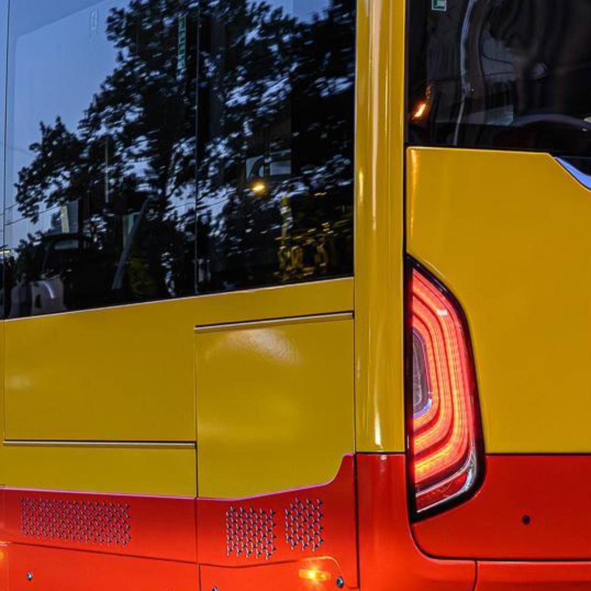 Warszawa: Czy chińskie autobusy można zdalnie zatrzymać? Cyberzagrożenie w miejskiej komunikacji. MZA zabiera głos