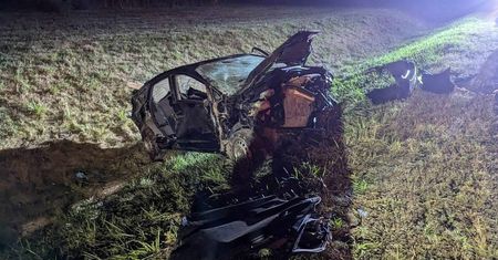 Nocne dachowanie na ekspresówce. Dwie osoby w szpitalu