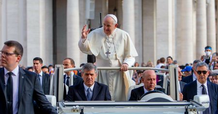 "Przywódcy zostaną osądzeni przez historię". Papież Franciszek mówi, co możemy zrobić, by świat się zmienił