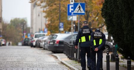 Warszawska straż miejska szuka chętnych. 70 miejsc pracy i takie zarobki