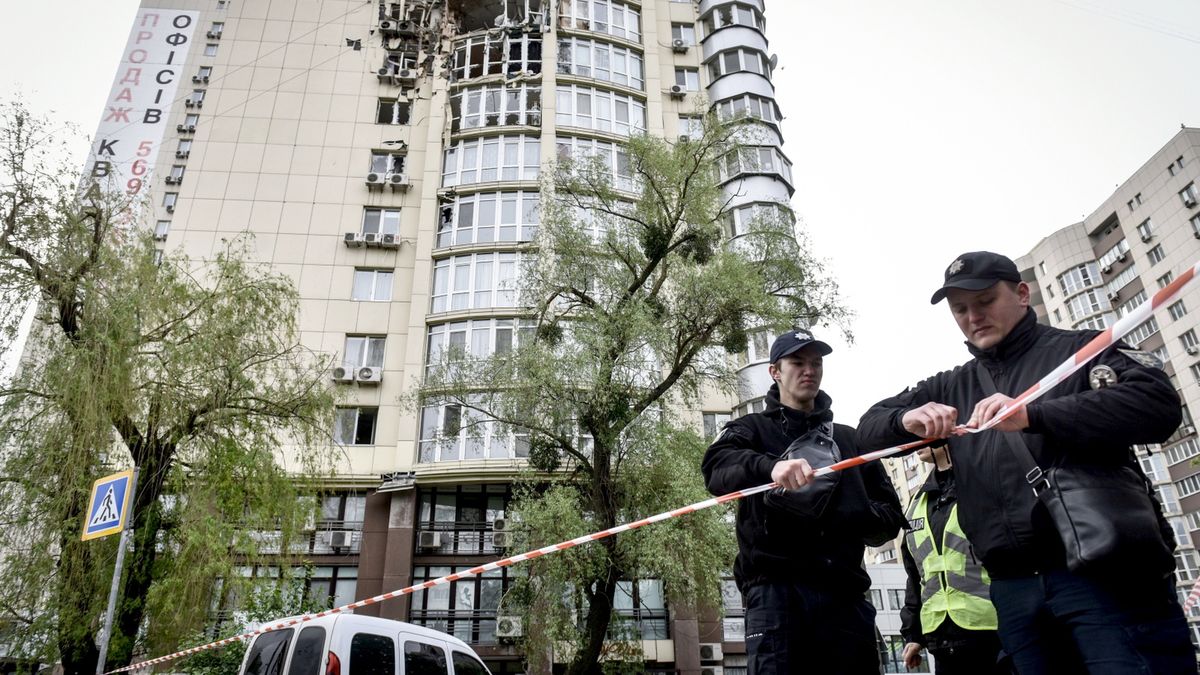 Budynek mieszkalny w Kijowie, uszkodzony wskutek ataku irańskich dronów Shahed, 8 maja 2023 roku