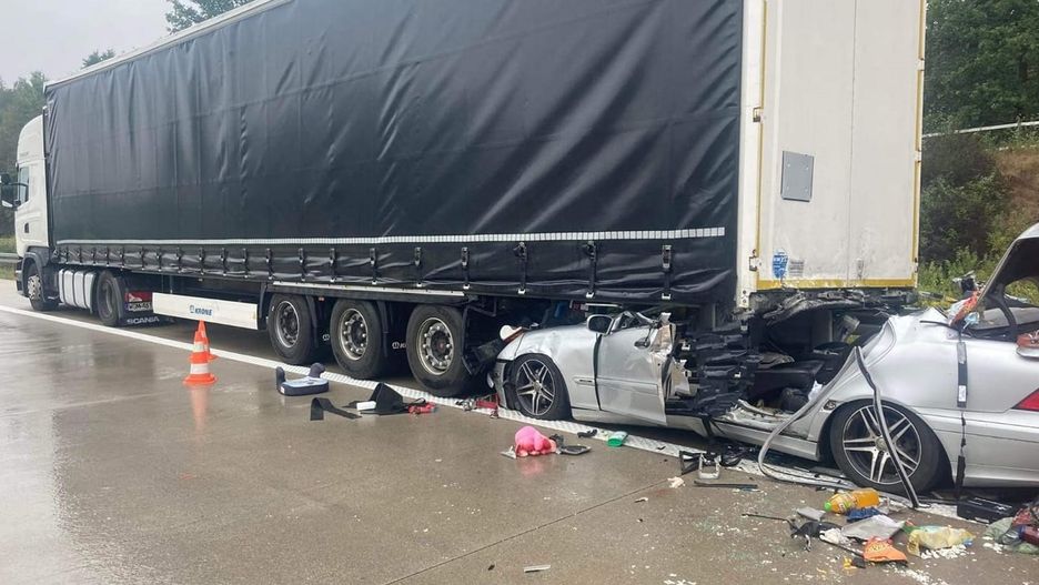 Zdjęcie wypadku na A4 - Korytarz życia- włącz myślenie
