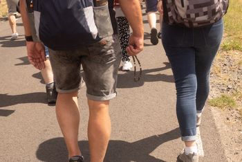 Kraków: Piesza Pielgrzymka Krakowska. O poranku pielgrzymi wyruszyli spod Wawelu na Jasną Górę