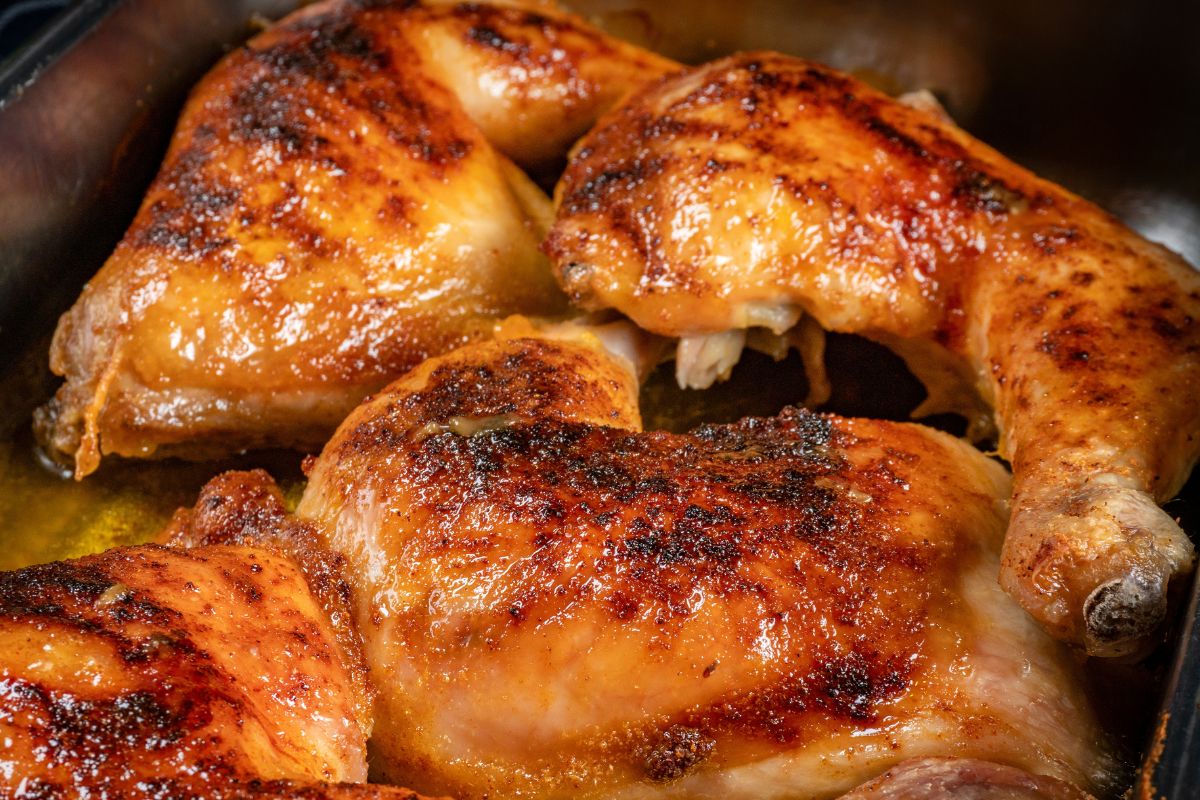 Udka z kurczaka marynuję i piekę w ten sposób. Skórka chrupie tak, że sąsiad słyszy, a mięsko jest soczyste i delikatne