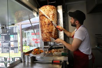 Bunt w fabryce kebabów. Domagają się 3 tys. euro miesięcznie