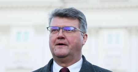 Wąsik odwinął się po słowach Hołowni. Opublikował wpis