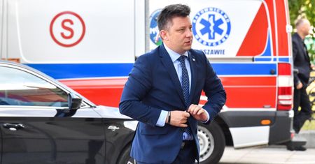 Kogut na dach i w długą. Dworczyk musiał zdążyć na mszę