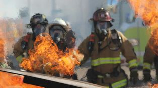Łużna: Strażacy OSP ruszają z noworoczną misją: kalendarze 2026 i czujniki czadu dla seniorów, by zwiększyć bezpieczeństwo mieszkańców