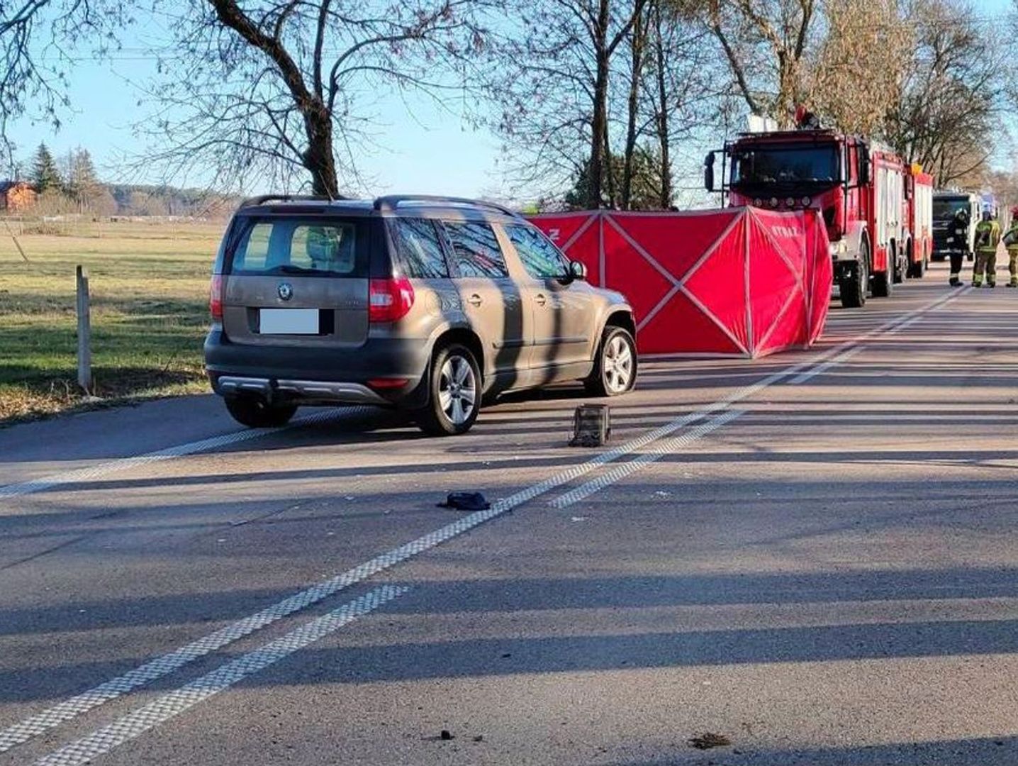 Tragiczny wypadek na Mazowszu. 82-letni rowerzysta śmiertelnie potrącony przez osobówkę