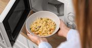 Korzystasz z mikrofalówki? Oto jak wpływa na żywność i zdrowie