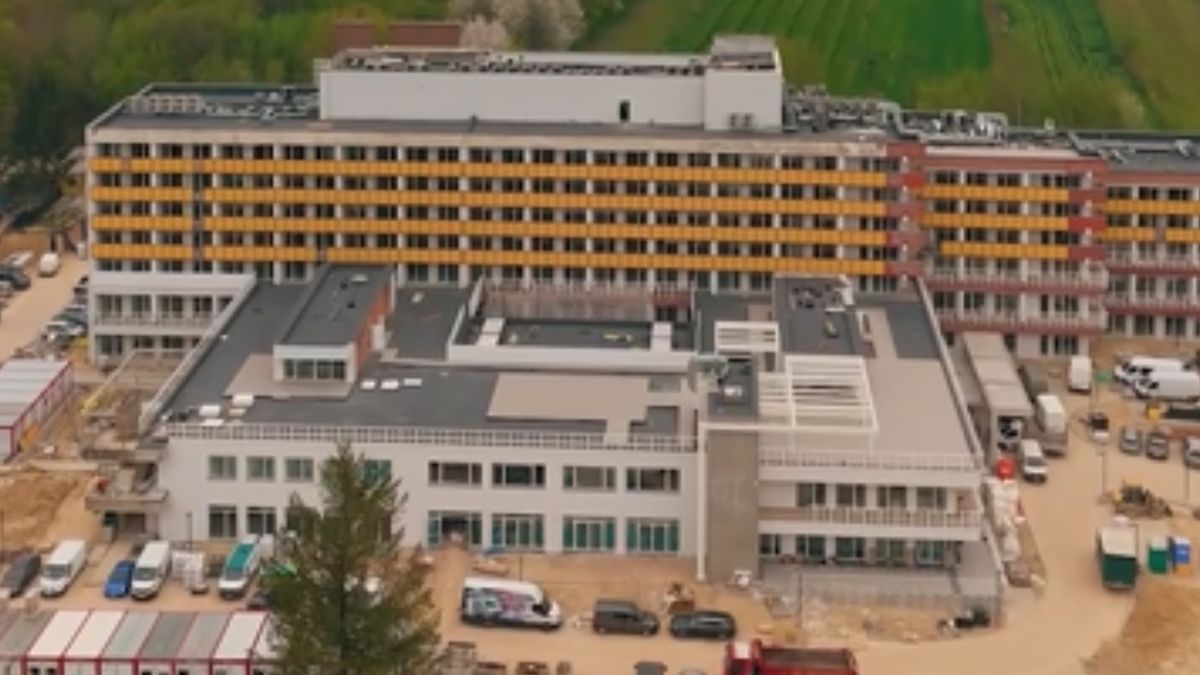 W Nałęczowie trwają ostatnie prace przy budowie hotelu