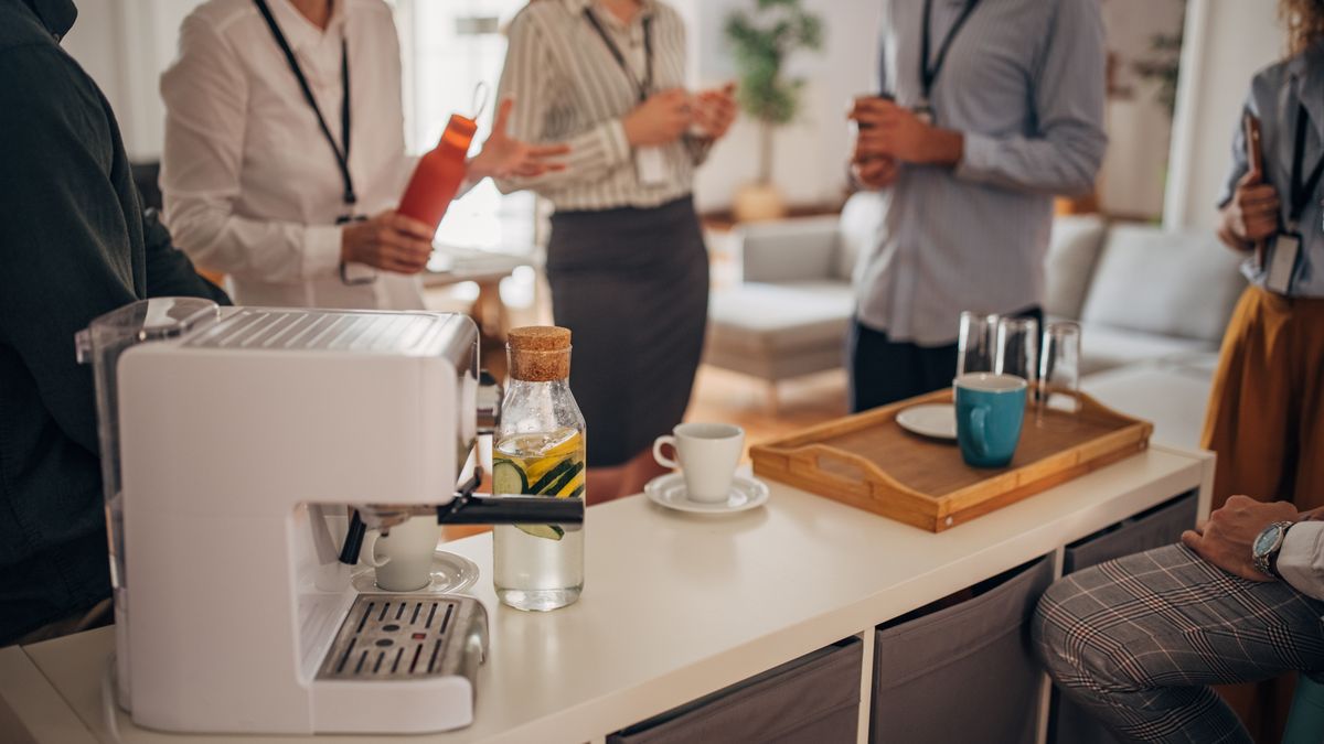 Zbyt długie przerwy na kawę zmusiły burmistrza do działań