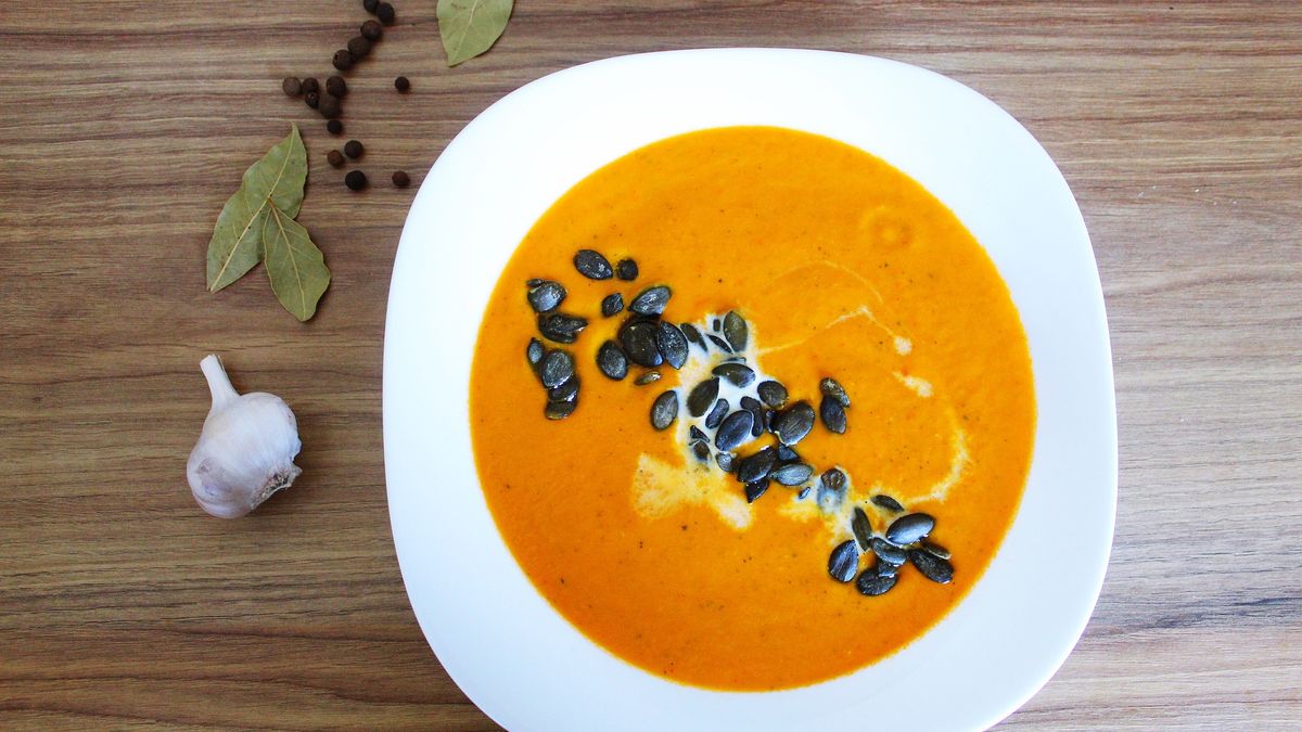 Zupa krem z pieczonych warzyw.