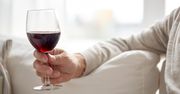 Picie butelki wina tygodniowo zwiększa ryzyko raka. Alkohol jest tak samo szkodliwy jak papierosy