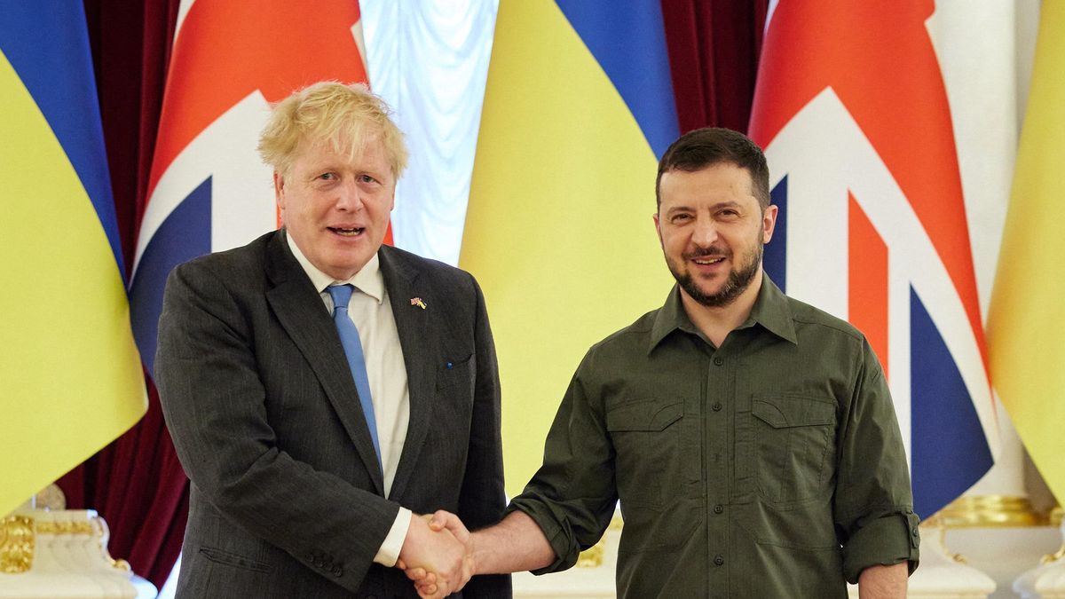 Boris Johnson Makes Second Surprise Visit To KievUkrainian President Volodymyr Zelenskyy welcomes British PM Boris Johnson in Kiev, Ukraine, on June 17, 2022. Boris Johnson makes second surprise visit to Kyiv. Photo by Ukrainian Presidency via ABACAPRESS.COM Dostawca: PAP/AbacaABACAConflict, Johnson Boris, Politics, Russia Ukraine Crisis, Russia-Ukraine Crisis, Russia-Ukraine War, Ukraine Russia Crisis, Ukraine Russia War, Ukraine-Russia Crisis, Zelensky, Zelensky Volodymyr, Zelenskyy Volodymyr