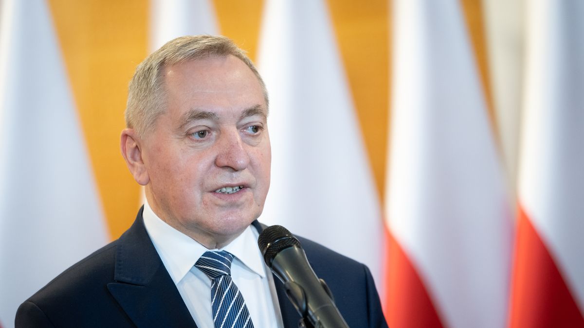 Minister rolnictwa Henryk Kowalczyk i szef resortu rolnictwa w Ukrainie Mykoła Solski podpisali porozumienie w Karpaczu