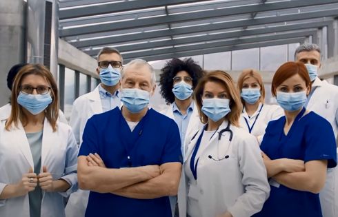 Aflofarm sprzeciwia się hejtowi na pracowników ochrony zdrowia (wideo)