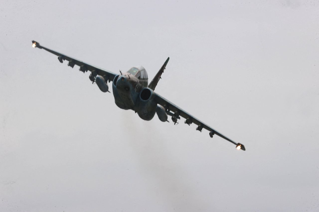 Belarusian jet prompts air raid alert in Ukraine from Belarus