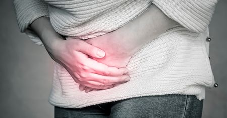 Robisz to podczas okresu? Te 6 nawyków może nasilić ból i krwawienie