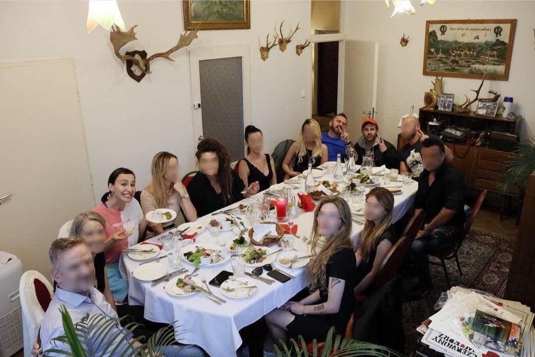 Antek Królikowski bawi się na urodzinach Liroya