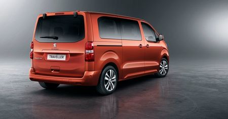 Citroën Spacetourer, Peugeot Traveller i Toyota Proace II celują w Mercedesa klasy V i VW Multivana