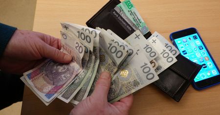 Stracił pieniądze przez aplikację. Ci sami oszuści okradli go dwa razy