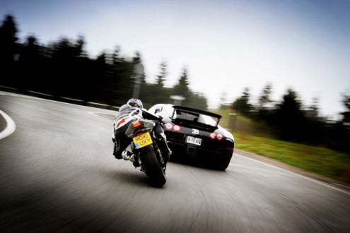 Walka: Bugatti Veyron vs. BMW S1000 RR