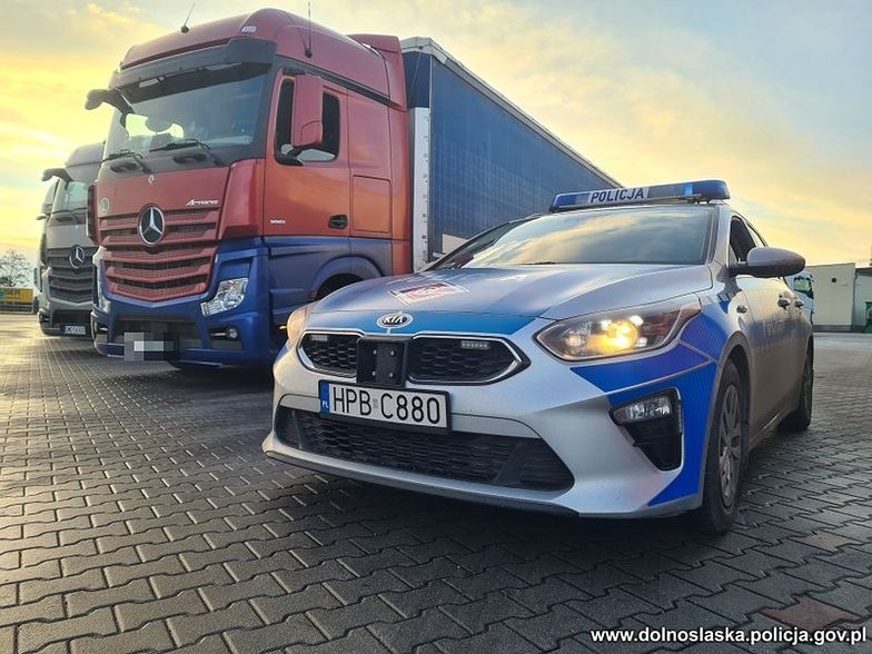 radiowóz TIR autostrada kontrola ciężarówka