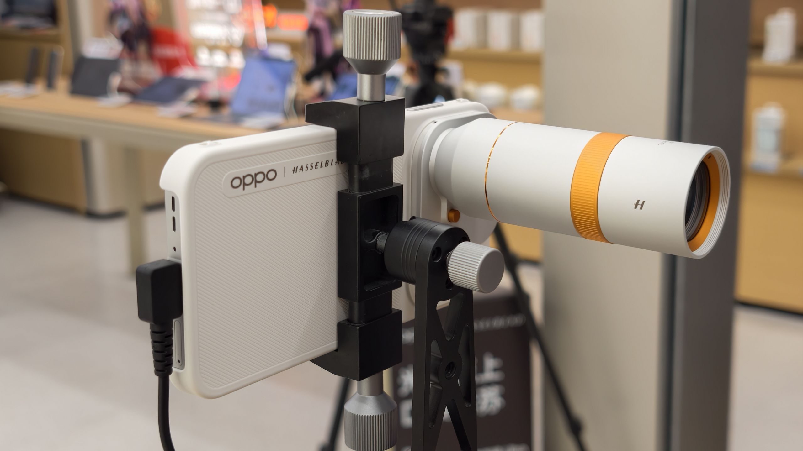 OPPO Find X10 Pro Max z telekonwerterem Hasselblada