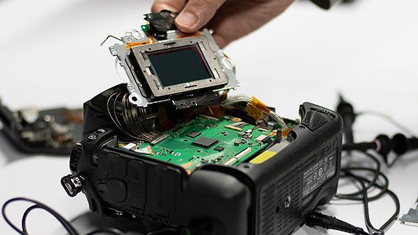 Firma Nikon projektuje własne matryce. Ma od tego grono specjalistów 1