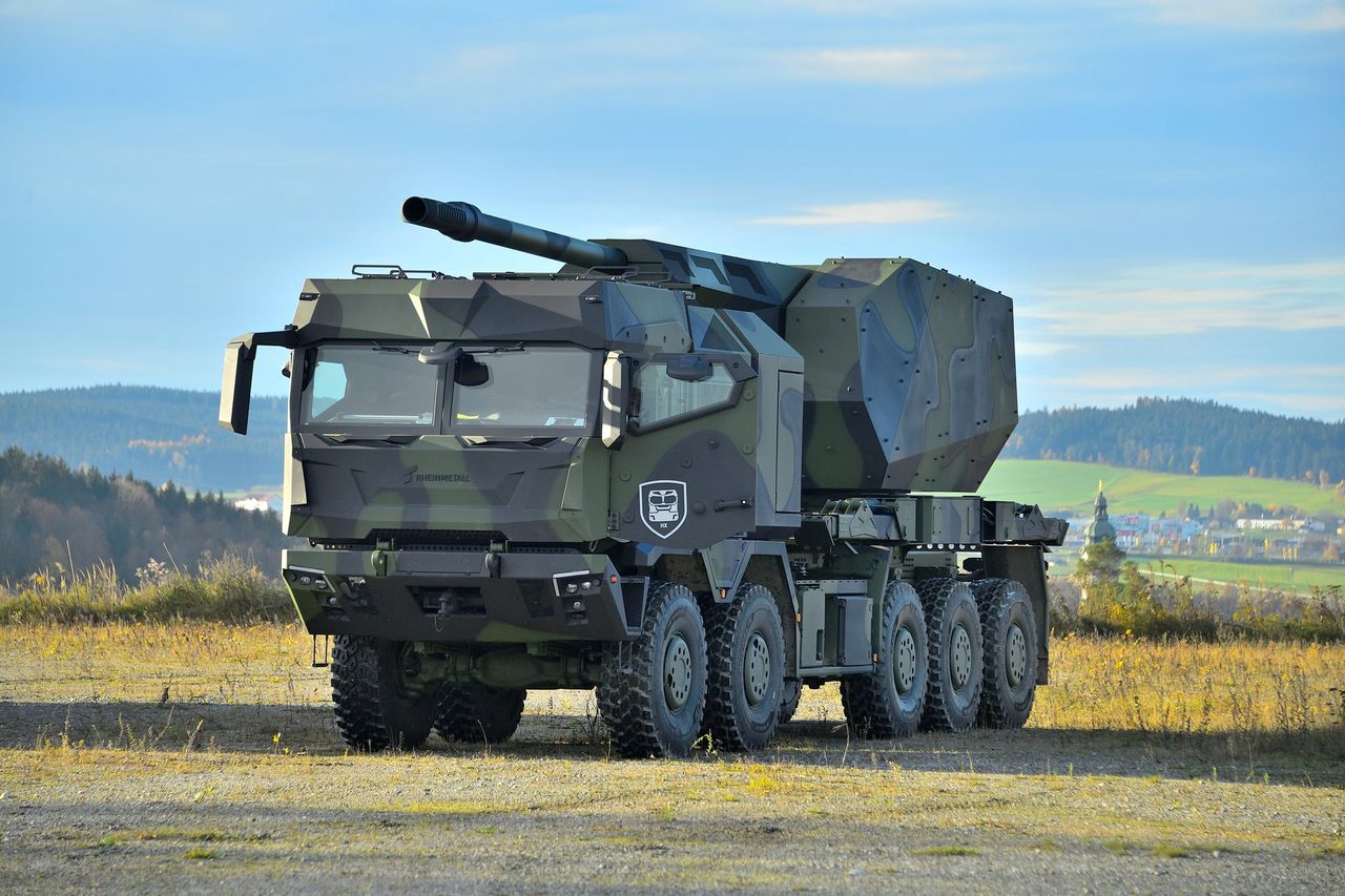 HX3 vehicle with AGM artillery module - German proposal for new generation artillery