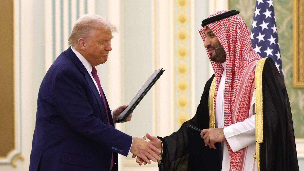 RIYADH, SAUDI ARABIA - MAY 13:  U.S. President Donald J. Trump and Saudi Crown Prince Mohammed bin Salman attend a signing ceremony at the Saudi Royal Court on May 13, 2025, in Riyadh, Saudi Arabia. Trump begins a multi-nation tour of the Gulf region focused on expanding economic ties and reinforcing security cooperation with key U.S. allies.   (Photo by Win McNamee/Getty Images)