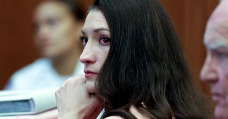 Ujawniono HISTORIĘ PRZEGLĄDANIA Lindsay Clancy na kilka dni przed zabójstwem dzieci. "Jak rozciąć sobie gardło, by umrzeć?"