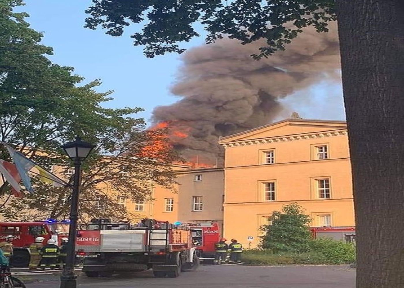 Lubliniec. Pożar w zespole szkół. Przyjechało 11 wozów strażackich