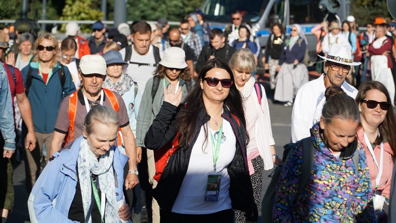Łódź: Pątnicy są już w drodze na Jasną Górę. Duża frekwencja