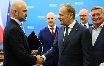 Rząd przystał na propozycję Brzoski. Ważna zmiana ws. 800 plus