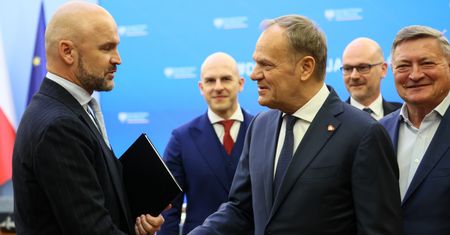 Rząd przystał na propozycję Brzoski. Ważna zmiana ws. 800 plus