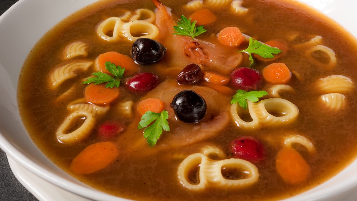 Czernina, zwana także czarną polewką lub zalewajką to rodzaj zupy, która od lat budzi kontrowersje.