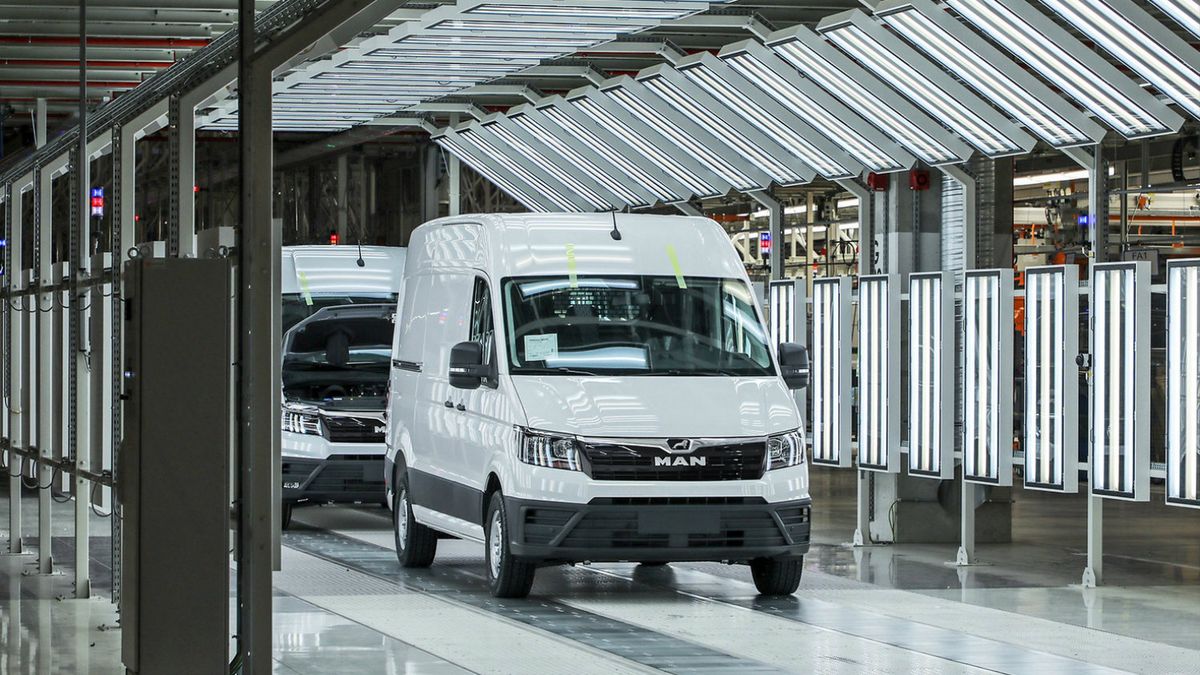 Man TGE opuszczający taśmy fabryki we Wrześni.