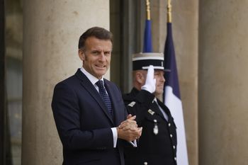 Macron apeluje o wznowienie negocjacji między USA a Iranem