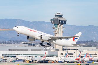 Chiny wstrzymują zakupy samolotów Boeing w odpowiedzi na amerykańskie cła