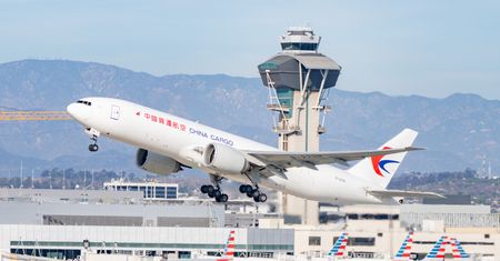 Chiny wstrzymują zakupy samolotów Boeing w odpowiedzi na amerykańskie cła