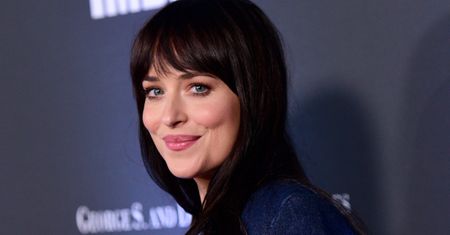 Kolejna gwiazda pokochała projekty Polki. Dakota Johnson zniewala w jeansowym komplecie Magdy Butrym