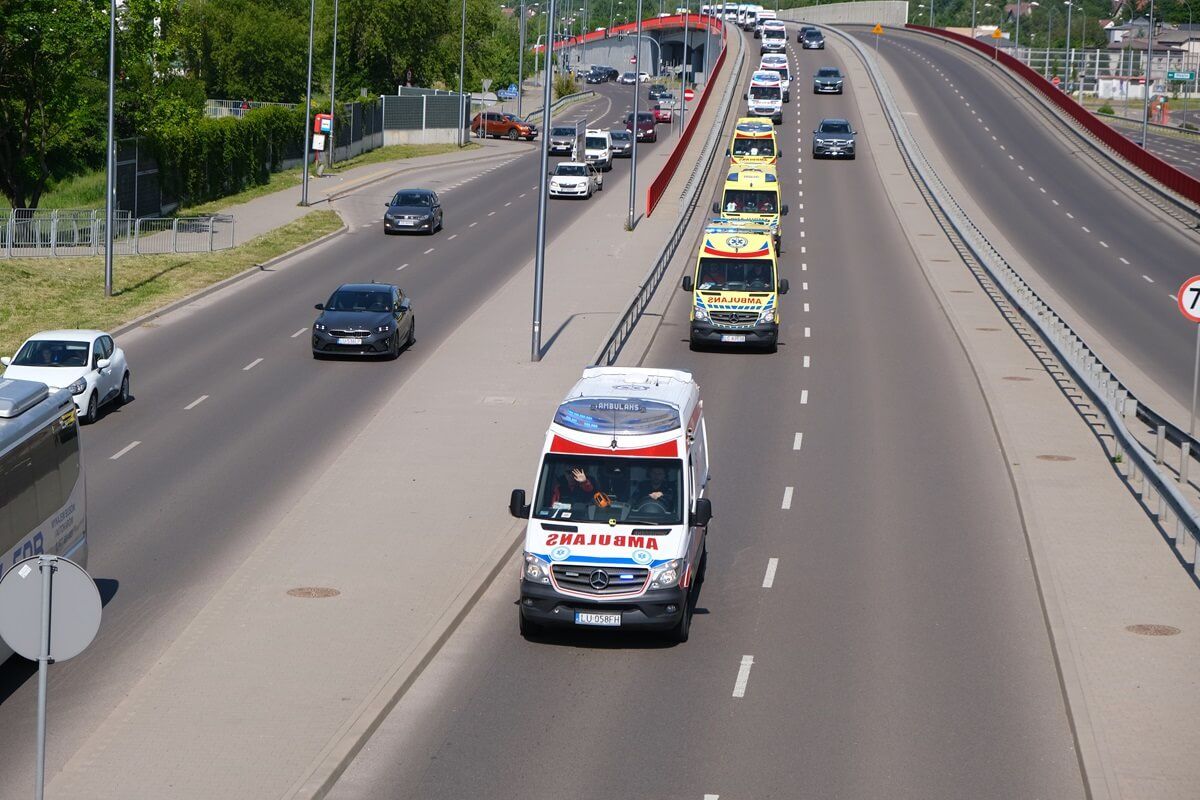 Przejazd ambulansów przez Lublin