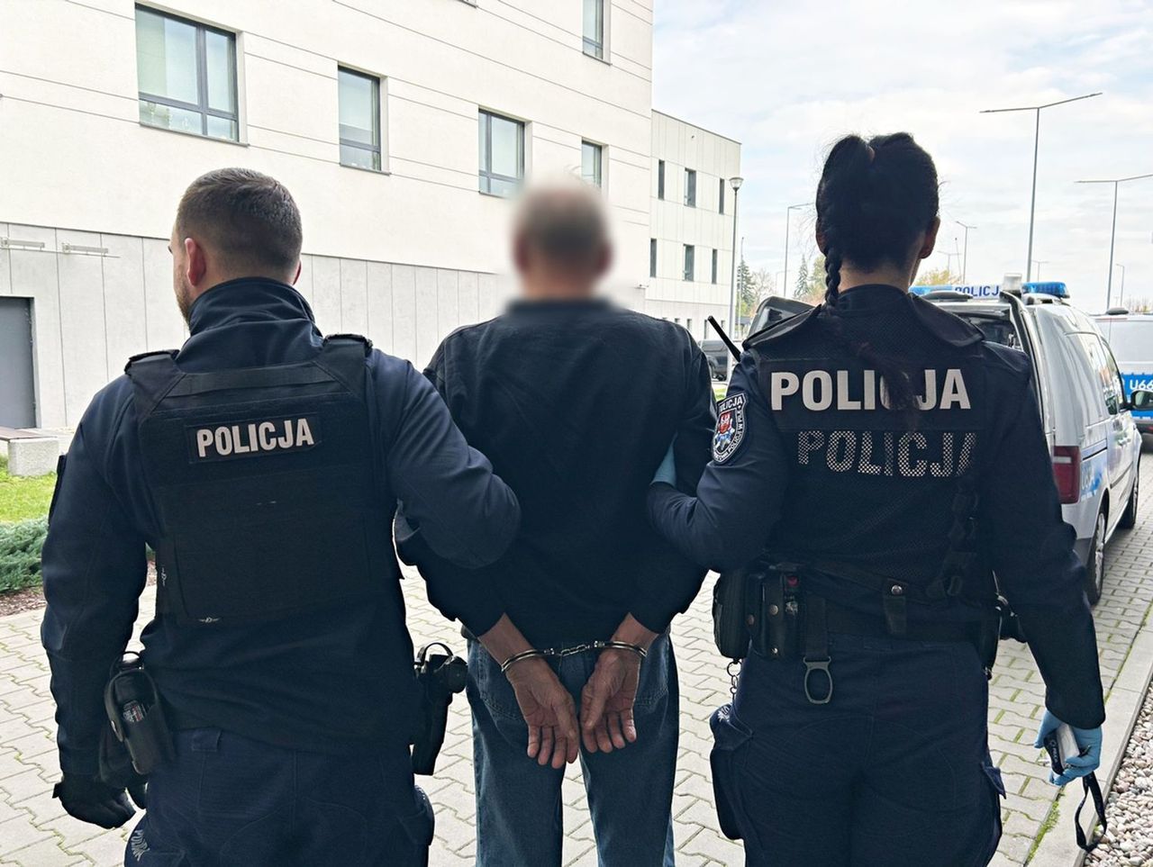 Piła: Zaatakował sąsiada metalowym prętem, a potem podpalił garaż, w którym schronił się 42-latek