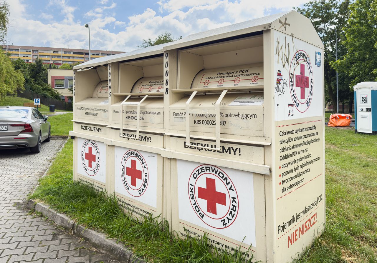 Żnin: Znikają kontenery na odzież. Pojawił się monitoring