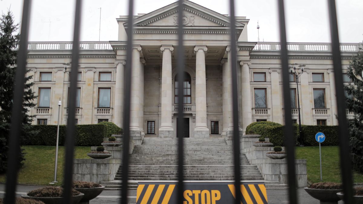 Ambasada Rosji w Warszawie
Warszawa, 13.04.2022. Ambasada Rosji w stolicy, 13 bm. (az/dw) PAP/Albert Zawada
Albert Zawada
ambasada rosji