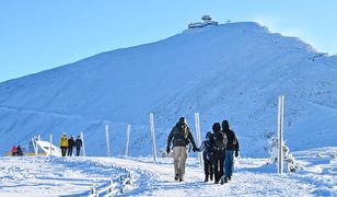 W trampkach na karkonoską Śnieżkę. Ratownicy apelują o rozsądek