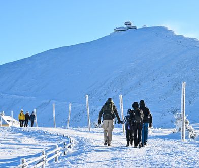 W trampkach na karkonoską Śnieżkę. Ratownicy apelują o rozsądek